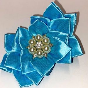 ELEGANT CLASSY STYLE WITH RHINESTONE HAIRCLIP - LIGHT BLUE